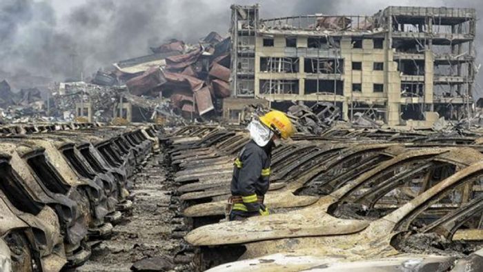 Ανυπολόγιστες οι ζημιές από την έκρηξη στο λιμάνι της Tianjin